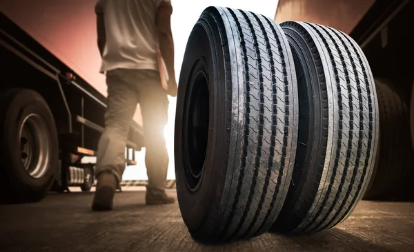 Grote Semi Truck Wielen Banden Truck Spare Wheels Tyre Industrie — Stockfoto