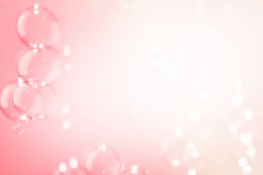 Soyut Güzel Bulanık Bulanık Pembe Sabun Kabarcıkları ve Boş Beyaz Boşluk. Tazelenen Sabun Suları Su Arkaplanı.