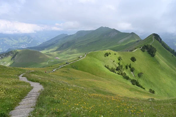 Sendero Montaña Senderismo Con Escaleras Una Cresta Montañas Suiza — Foto de Stock