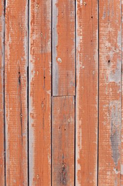 Soluk turuncu bir duvar, tam ekran panolardan eski bir duvar..