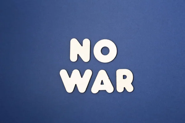 Γράμματα Γραμμένα Στη Λέξη Όχι Πόλεμος Μπλε Ζοφερό Φόντο Πλήρη — Φωτογραφία Αρχείου