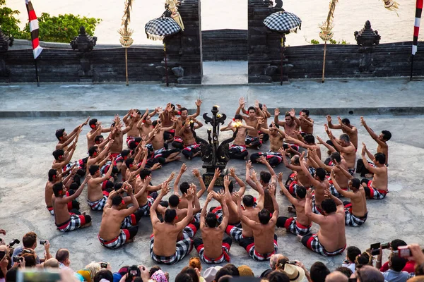 Bali Indonesia 2015 Kecak Dancers Performing Fire Dance Pura Luhur — Fotografia de Stock