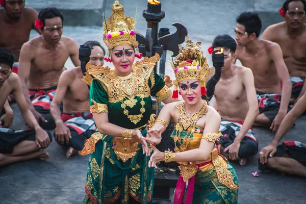 Bali Indonesia 2015 Rama Shinta Kecak Dancers Performing Fire Dance — Foto de Stock