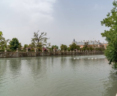 aranjuez parkındaki güzel göl, rahatla konsepti