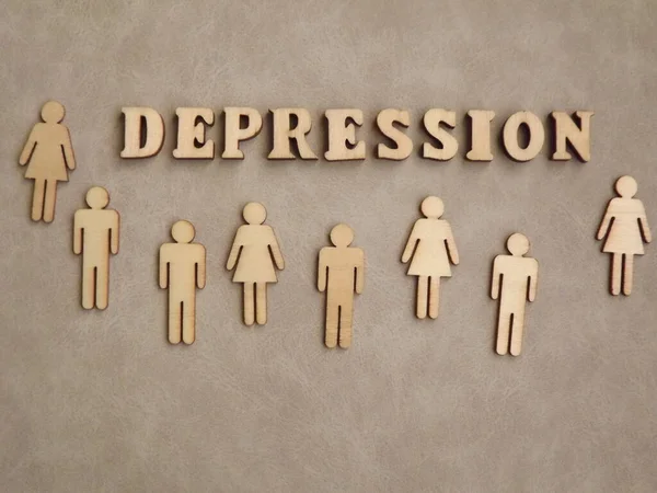 Kara arka planda ahşap harflerle zihinsel depresyon