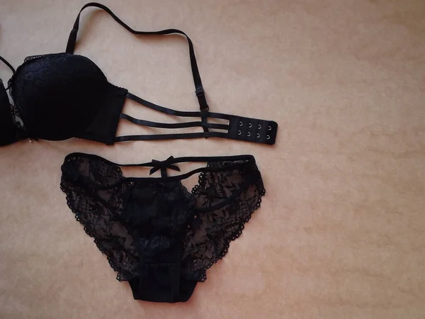 Siyah Seksi Kadın İç Çamaşırları Bej Arkaplanda Telifsiz Stok Fotoğraflar