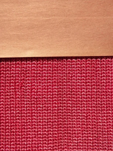Tissu tricoté rose, couleur cramoisi gros plan comme fond — Photo