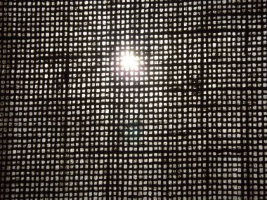 Arka plan olarak pembe alt tonu olan Jute kumaşı