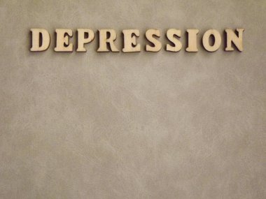 Kara arka planda ahşap harflerle zihinsel depresyon