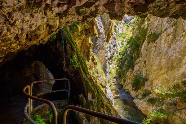 Zorgt Voor Rivierkloof Route Wandelpad Nationaal Park Picos Europa Spanje — Stockfoto