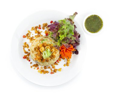 Kızarmış pirinç ve kıtır kıtır domuz eti Thaifood füzyon dekorasyonu oyulmuş sebzeler.