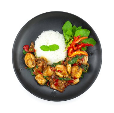 Kızarmış kalamarları Basil Baharatlı Thaifood ile karıştırarak pirinç tarifi dekorasyonu sundu.
