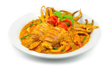 Kızarmış kalamarları sarı köri tozu ile karıştırmak Thaifood füzyon stili iyi tat veren Asya yemeği süslemesi Chili yan görüntüsü