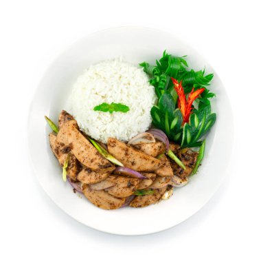 Kızarmış Vietnam Domuzu Sosisi ve karabiber pirinç tarifi eritilmiş Thaifood füzyon stili süsleme salatalık ve sebze oyma üst görünümü