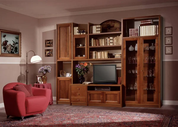 Foto Una Sola Toma Una Habitación Con Una Librería Madera — Foto de Stock