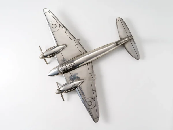 上から見た金属製の模型飛行機 — ストック写真