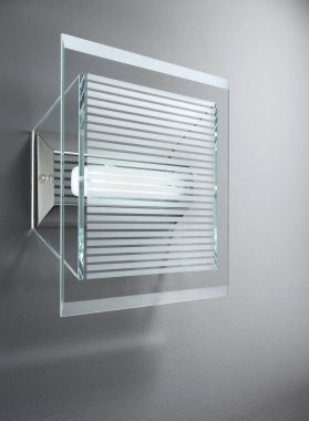 Nötr zemin üzerinde neon ışıklı bir duvar lambası. 