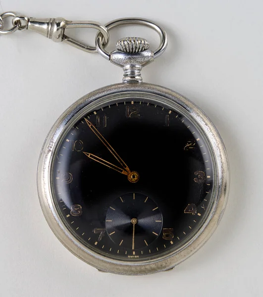 Vintage Taschenuhr Auf Weißem Hintergrund — Stockfoto