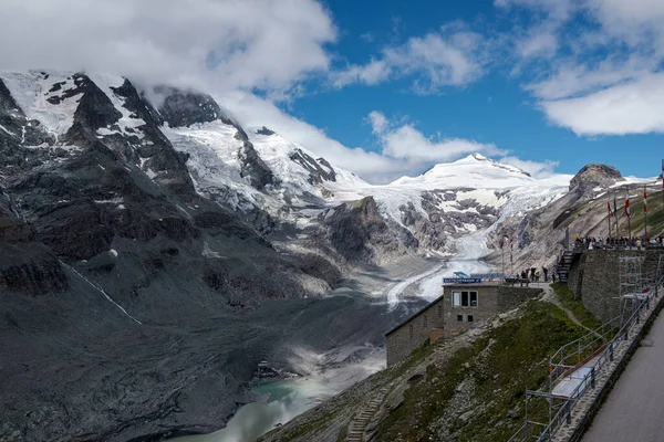 Berglandschap Met Beschutting Tussen Rotsen — Stockfoto