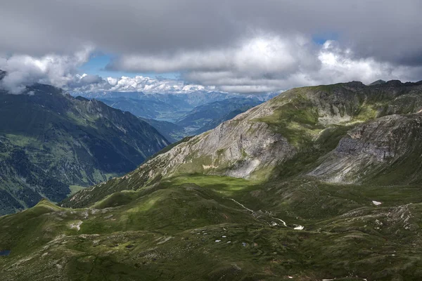 Horská Krajina Oblohou Plnou Mraků — Stock fotografie