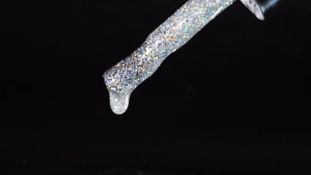 Drop in varnish of shiny silver polish — Stockvideo