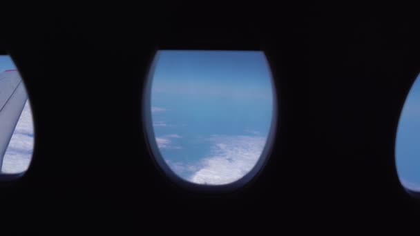 Blick Aus Den Flugzeugfenstern Bullaugen Flugzeuge Hochwertiges Filmmaterial — Stockvideo