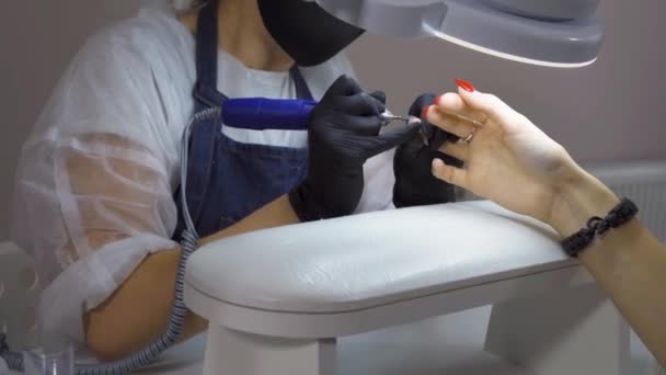 美容院でマニキュアマスター作成プロセス 高品質の4K映像 — ストック動画