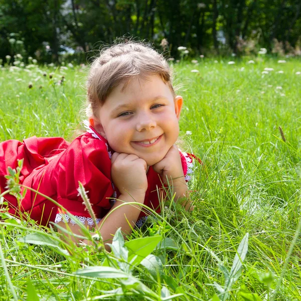 Portrait of a    girl in park — Stock Photo, Image