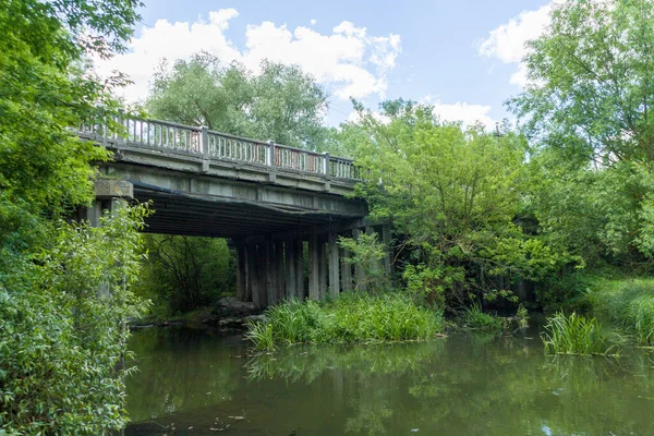 Die Alte Holzbrücke Park — Stockfoto