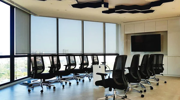 Modern Meeting Room Many Chair Table Black Television Clear Window — Stock Photo, Image