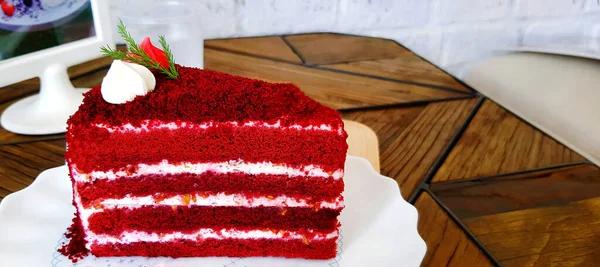 Piece Red Velvet Cake White Dish Wooden Table Cafe Sweet — Foto de Stock