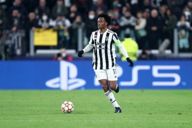 Torino, İtalya. 16 Mart 2022. Juventus Fc takımından Juan Cuadrado, Juventus Fc ve Villareal CF arasında oynanan 16 bacaklı UEFA Şampiyonlar Ligi ikinci turunda.