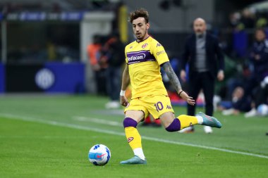 Milano, İtalya. 19 Mart 2022 tarihinde Afc Fiorentina takımından Gaetano Castrovilli Fc Internazionale ile Acf Fiorentina arasında oynanan Serie A maçı sırasında.