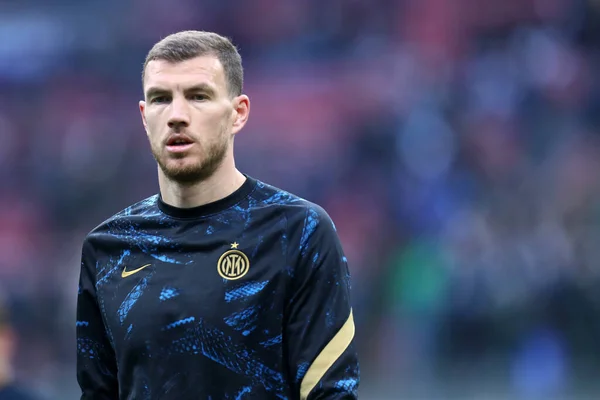 Milano, İtalya. 19 Mart 2022 Fc Internazionale 'den Edin Dzeko Fc Internazionale ve Acf Fiorentina arasındaki A karşılaşması sırasında.