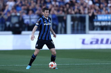 Bergamo, İtalya. 14 Nisan 20220. Atalanta BC ile RB Leipzig arasında oynanan UEFA Avrupa Ligi çeyrek final maçı sırasında Atalanta Bc 'li Marten de Roon .