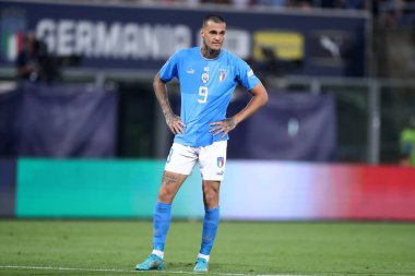 Bolonya, İtalya. 4 Temmuz 2022. İtalya ile Almanya arasında oynanan Uefa Milletler Ligi C Grubu karşılaşmasında İtalyan Gianluca Scamacca.