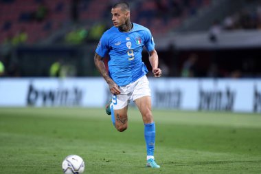 Bolonya, İtalya. 4 Temmuz 2022. İtalya ile Almanya arasında oynanan Uefa Milletler Ligi C Grubu karşılaşmasında İtalyan Gianluca Scamacca.