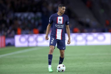 Paris 'ten Achraf Hakimi Saint-Germain Fc Uefa Şampiyonlar Ligi H Grubu maçı sırasında Paris Saint Germain Fc ve Juventus Fc arasında 6 Eylül 2022' de Paris, Fransa 'da oynanan Parc des Princes maçında .