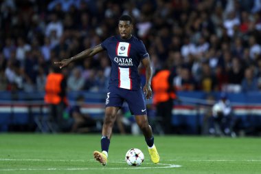 Paris 'ten Presnel Kimpembe Saint-Germain Fc Uefa Şampiyonlar Ligi H Grubu maçı sırasında Paris Saint Germain Fc ve Juventus Fc arasında 6 Eylül 2022' de Paris, Fransa 'da Paris des Princes' te oynanan karşılaşmada .