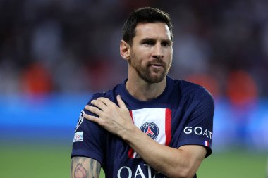 Paris 'ten Lionel Messi Saint-Germain Fc Uefa Şampiyonlar Ligi H Grubu maçı sırasında Paris Saint Germain Fc ve Juventus Fc arasında 6 Eylül 2022' de Paris, Fransa 'da oynanan Parc des Princes maçında .