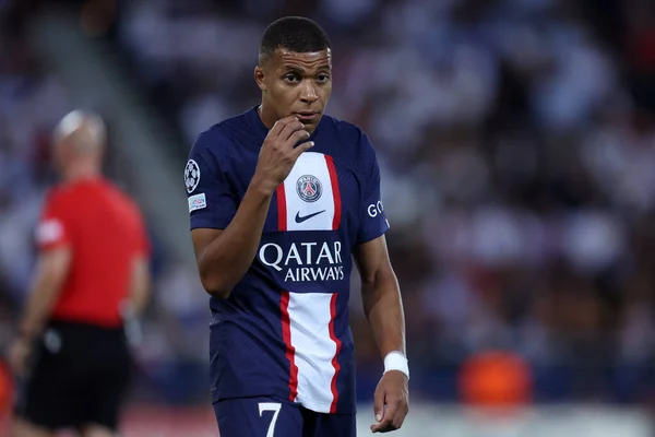 Paris 'ten Kylian Mbappe Saint-Germain Fc Uefa Şampiyonlar Ligi H Grubu maçı sırasında Paris Saint Germain Fc ve Juventus Fc arasında 6 Eylül 2022' de Paris, Fransa 'da oynanan Parc des Princes maçında .