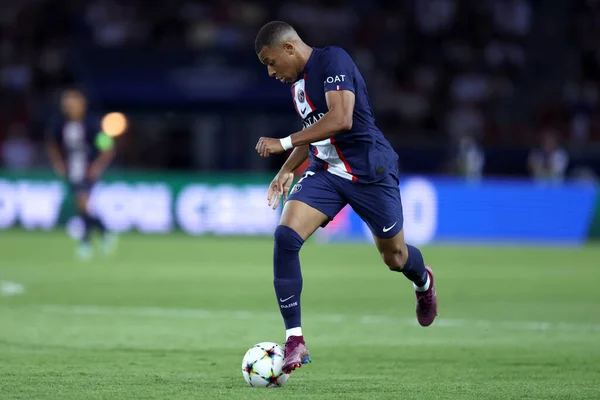 Paris 'ten Kylian Mbappe Saint-Germain Fc Uefa Şampiyonlar Ligi H Grubu maçı sırasında Paris Saint Germain Fc ve Juventus Fc arasında 6 Eylül 2022' de Paris, Fransa 'da oynanan Parc des Princes maçında .
