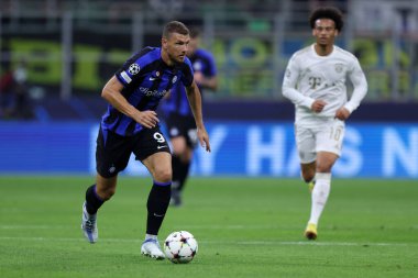 Fc Internazionale takımından Edin Dzeko 7 Eylül 2022 'de Milano İtalya' da oynanan Uefa Şampiyonlar Ligi C Grubu karşılaşmasında Fc Internazionale ile FC Bayern Münih arasında oynanmıştır. .