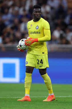 Fc Internazionale takımından Andre Onana 7 Eylül 2022 'de Milano İtalya' da oynanan Uefa Şampiyonlar Ligi C Grubu karşılaşmasında Fc Internazionale ile FC Bayern Münih arasında oynandı. .