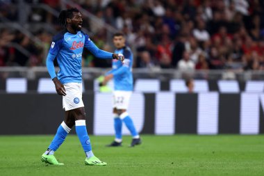 Serie A karşılaşması sırasında Ssc Napoli 'den Andre Zambo Anguissa ile Ac Milan ve Ssc Napoli, Giuseppe Meazza Stadyumu' nda 18 Eylül 2022 'de İtalya' nın Milano kentinde oynandı. .