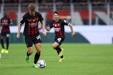 Ac Milan 'dan Charles De Ketelaere 18 Eylül 2022' de İtalya 'nın Milano kentinde oynanan Stadyum Giuseppe Meazza' da oynanan Ac Milan ve Ssc Napoli maçında .