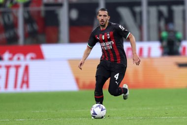 Ac Milan 'dan Ismael Bennacer 18 Eylül 2022' de İtalya 'nın Milano kentinde oynanan Stadyum Giuseppe Meazza' da oynanan Ac Milan ve Ssc Napoli maçında .