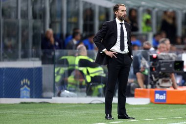 Gareth Southgate, UEFA Uluslar Ligi Ligi A Grubu 3 maçında İngiltere teknik direktörü İtalya ile San Siro arasında 23 Eylül 2022 'de İtalya' nın Milano kentinde oynanan karşılaşma sırasında.