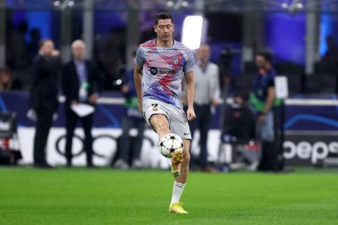 Fc Barcelona takımından Robert Lewandowski Uefa Şampiyonlar Ligi C Grubu maçında Fc Internazionale ve Fc Barcelona arasında 4 Ekim 2022 tarihinde Milano İtalya 'da Stadio Giuseppe Meazza' da oynanmıştır. .