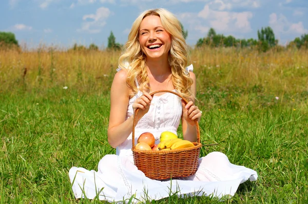 Girl with a basket of fruit — Stock Photo, Image